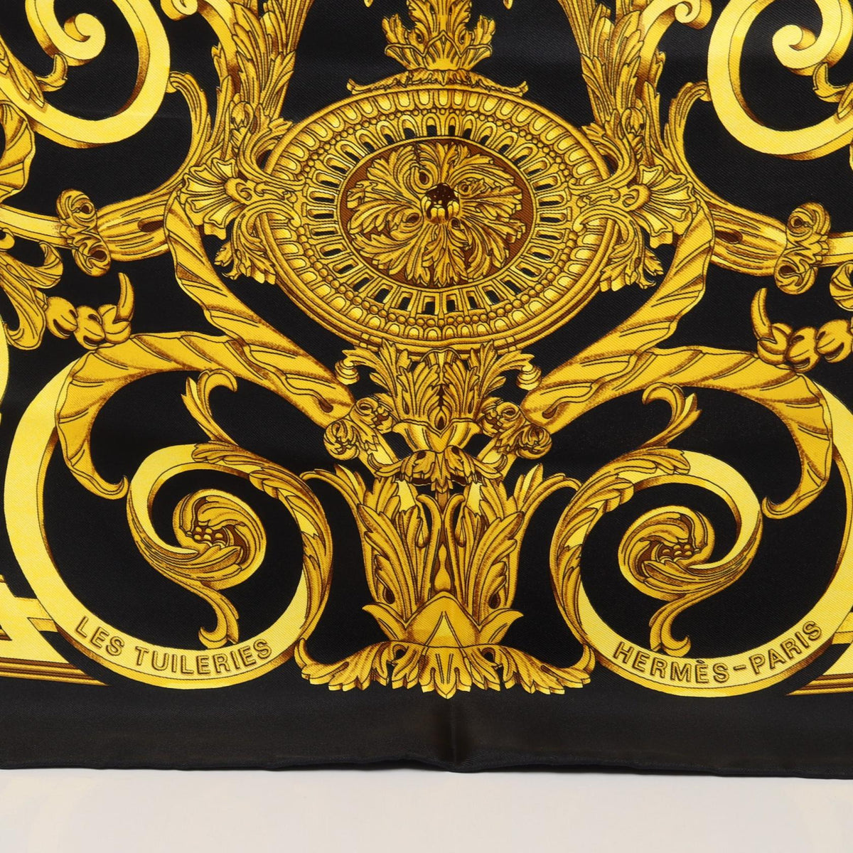 HERMÈS Carré 90 · Les Tuileries · Silk