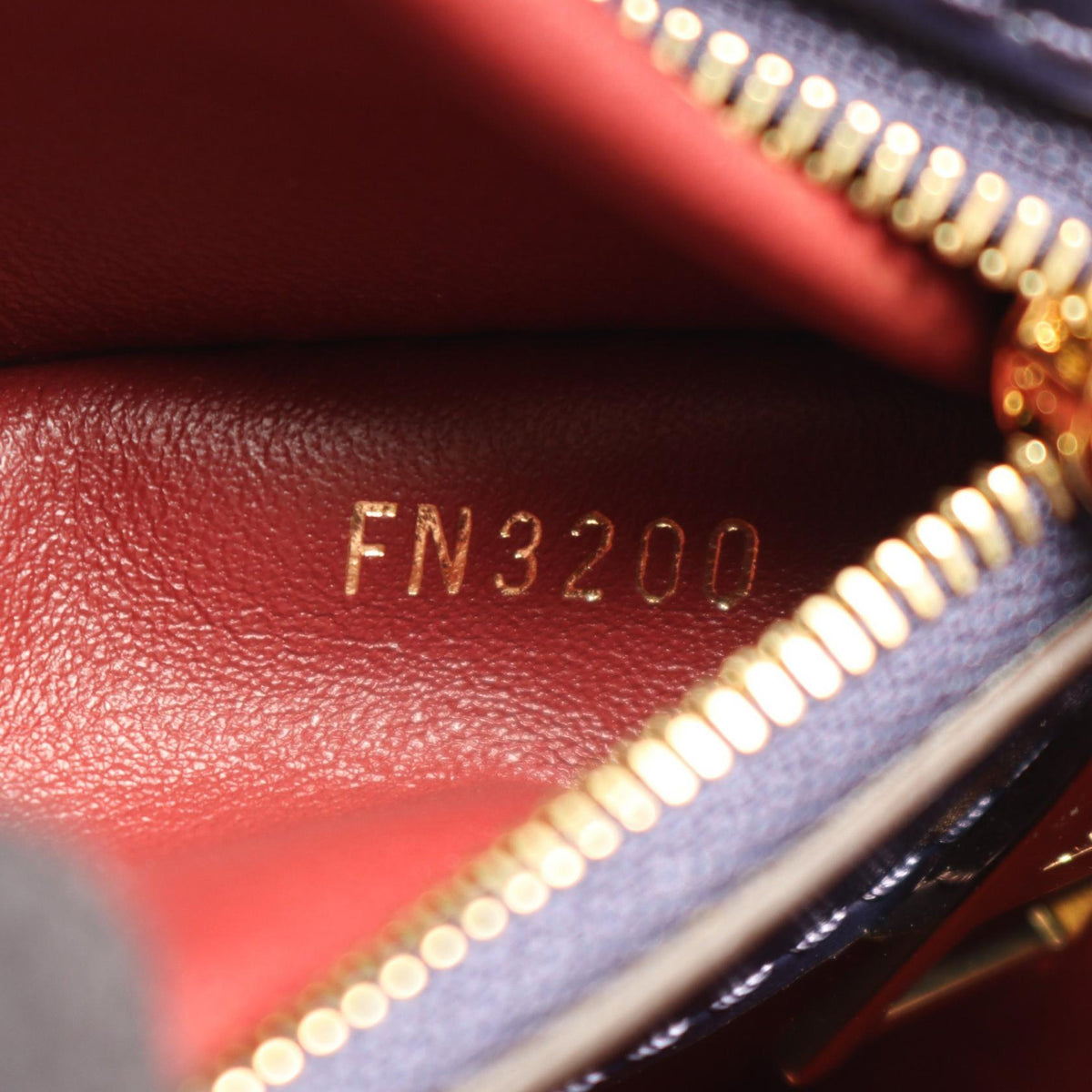 Louis Vuitton Pont Neuf · Leather