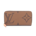 Louis Vuitton Zippy · Monogram Giant Reverse