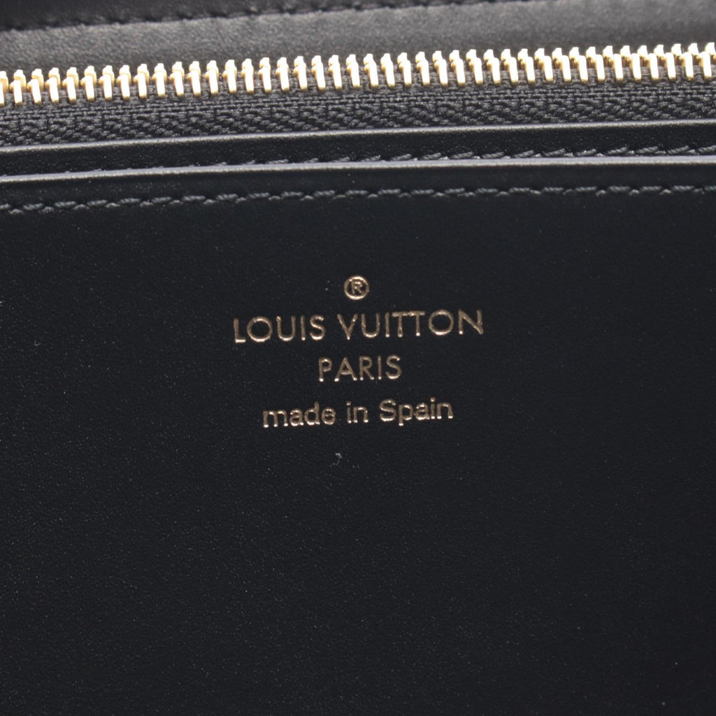 Louis Vuitton Zippy · Monogram Giant Reverse