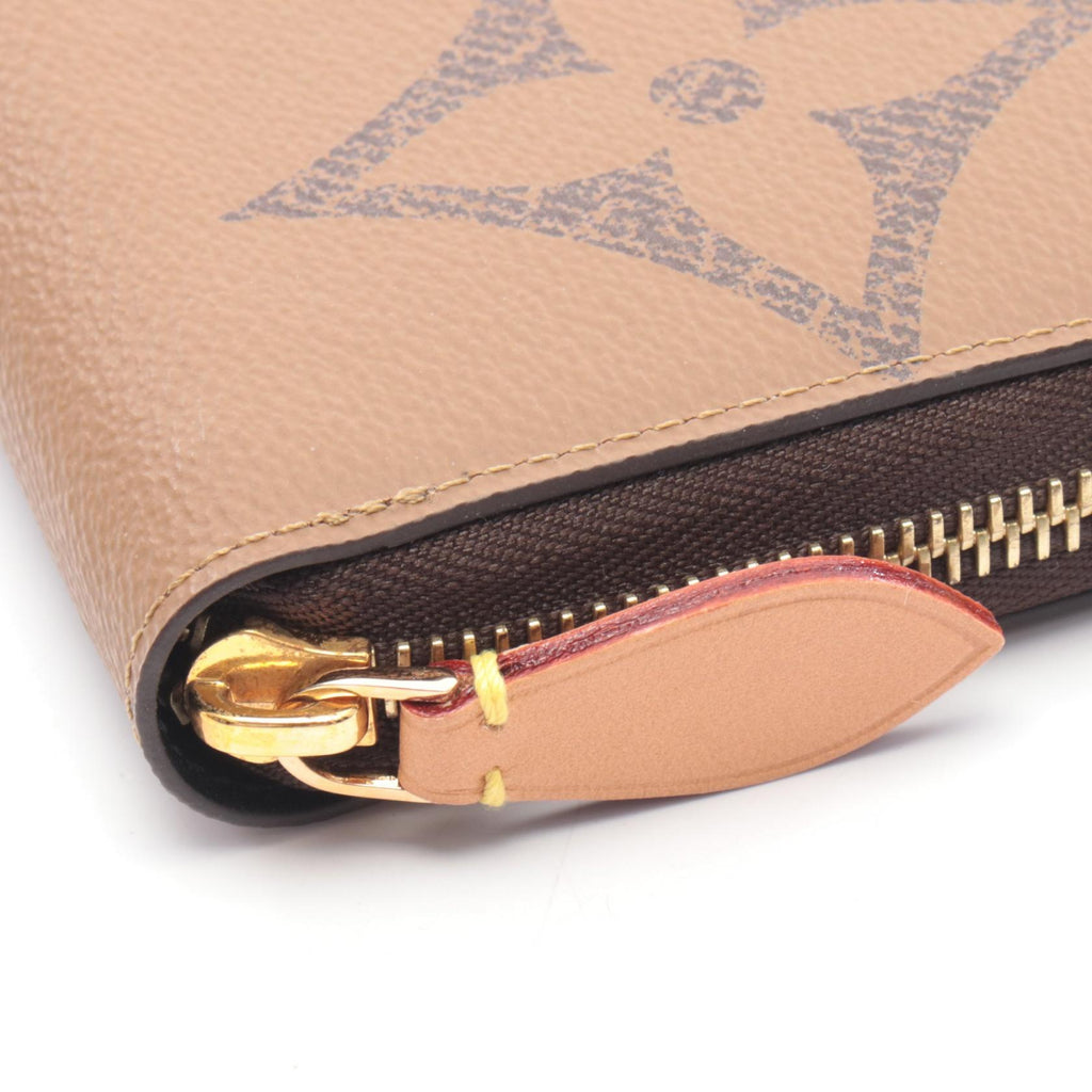 Louis Vuitton Zippy · Monogram Giant Reverse