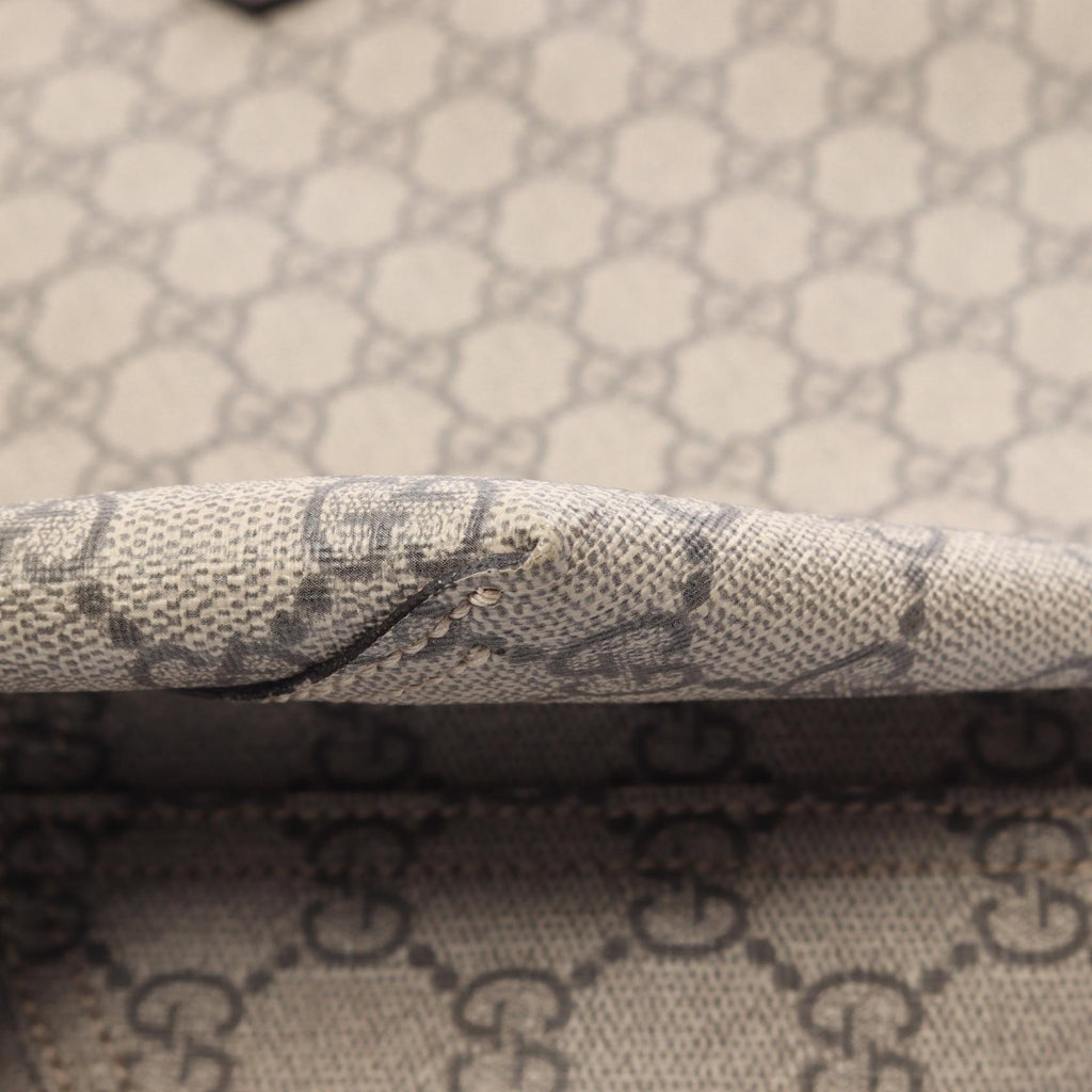 Gucci GG Supreme · Medium Tote