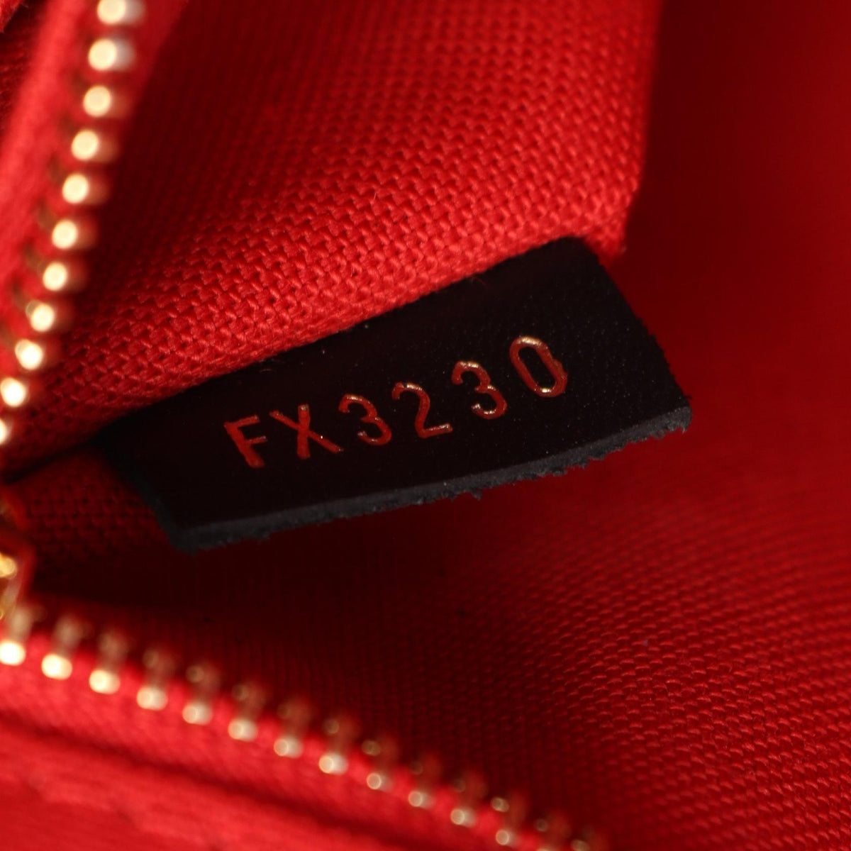 Louis Vuitton On The Go MM · Monogram Giant