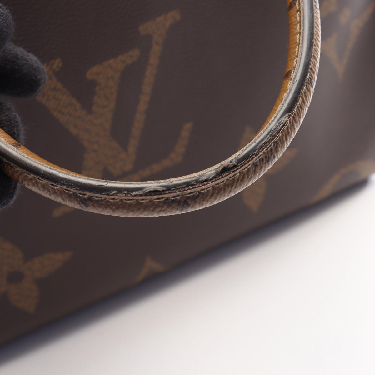 Louis Vuitton On The Go MM · Monogram Giant