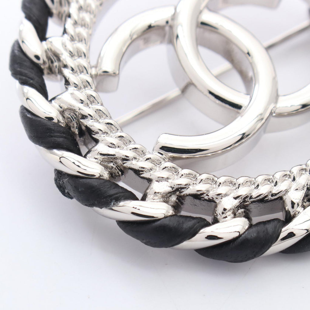 CHANEL CC Circle Brooch · Leather