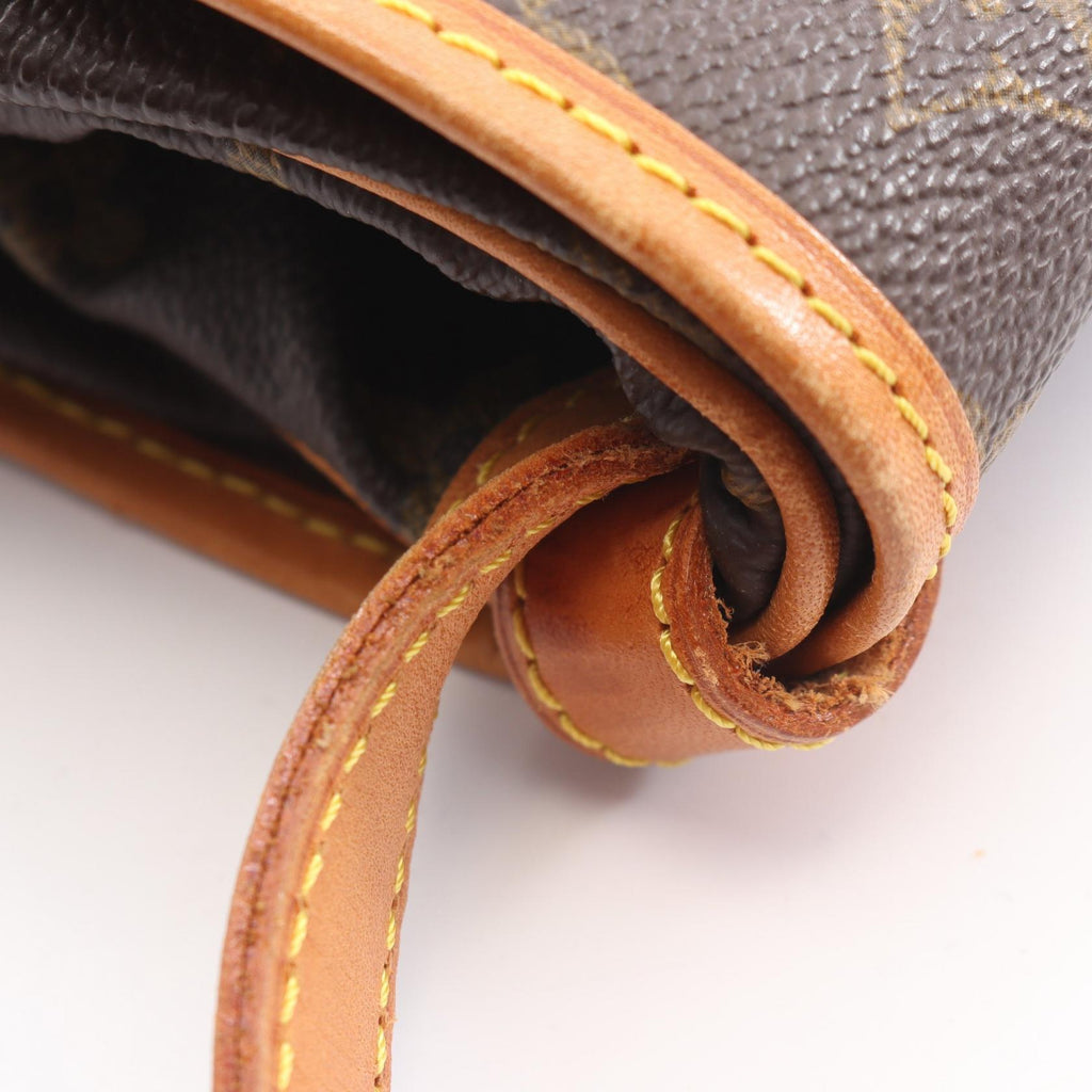 Louis Vuitton Saumur 30 · Monogram