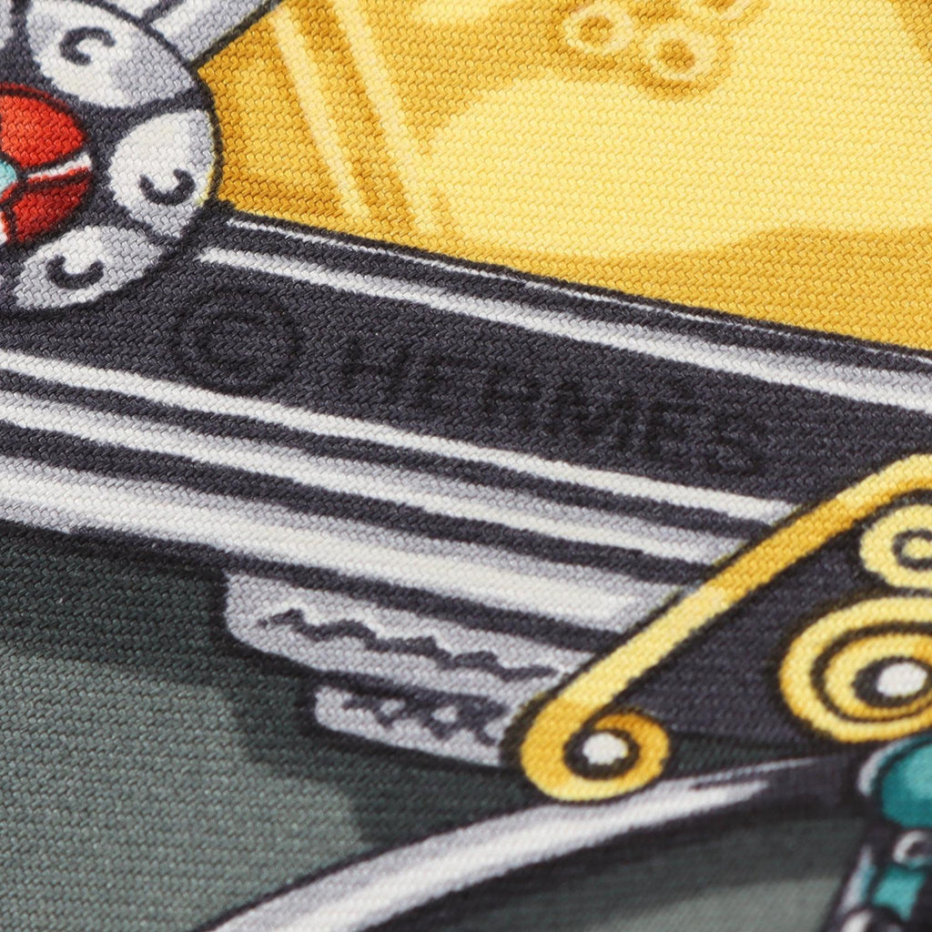 Hermès Carré 90 · Parures des Sables · Silk