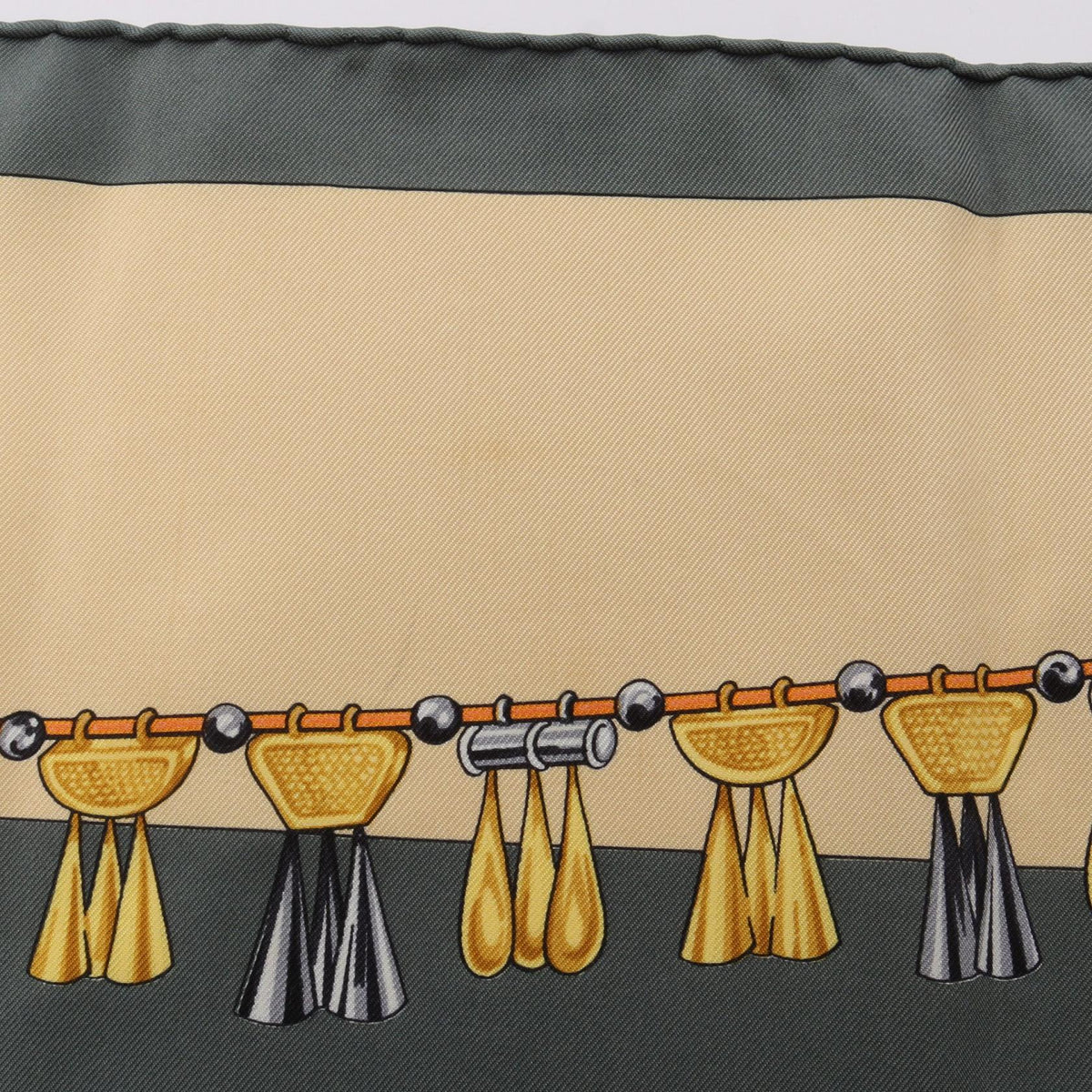 Hermès Carré 90 · Parures des Sables · Silk