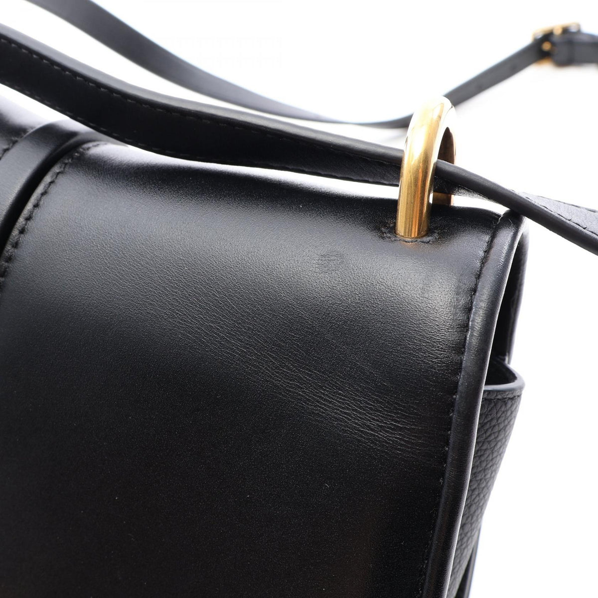 Fendi C'mon Medium · Leather
