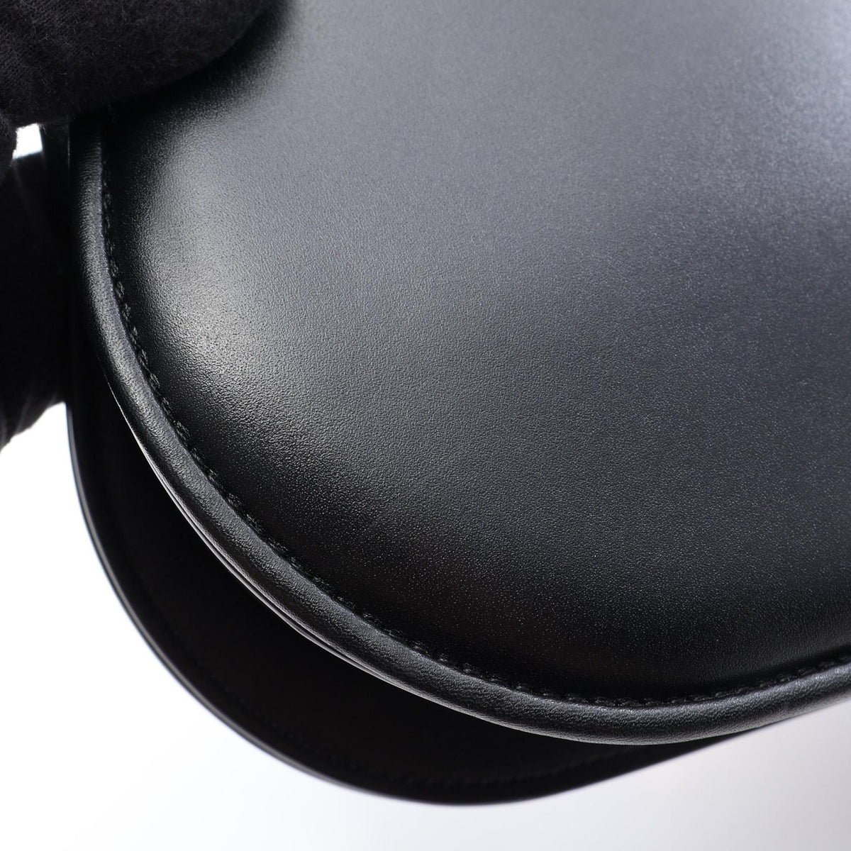 Fendi C'mon Medium · Leather