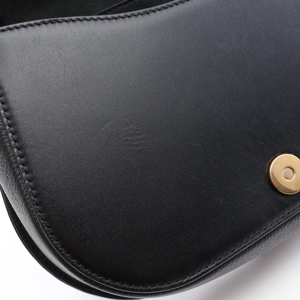 Fendi C'mon Medium · Leather
