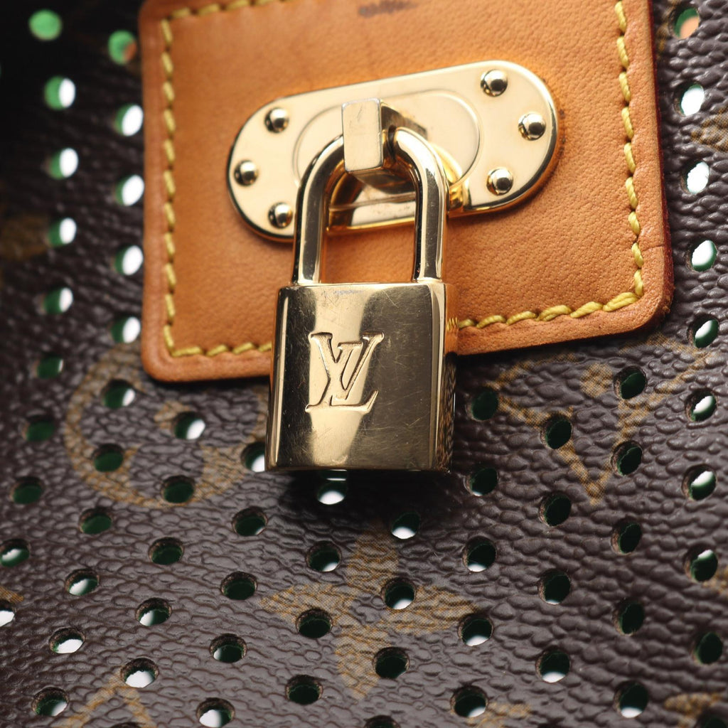 Louis Vuitton Pochette · Monogram Perfo