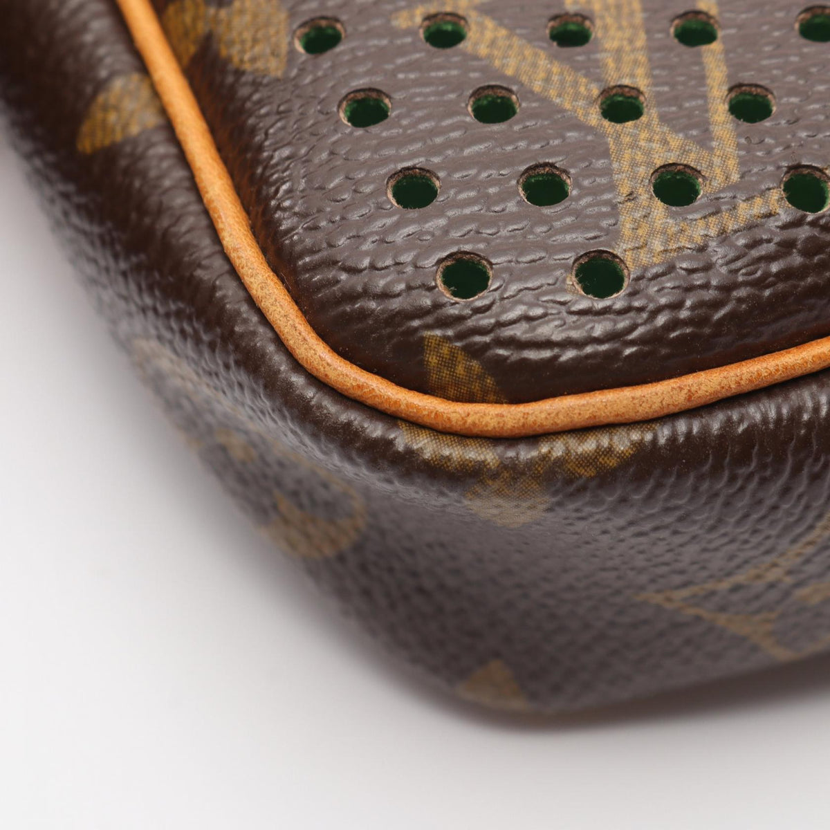 Louis Vuitton Pochette · Monogram Perfo