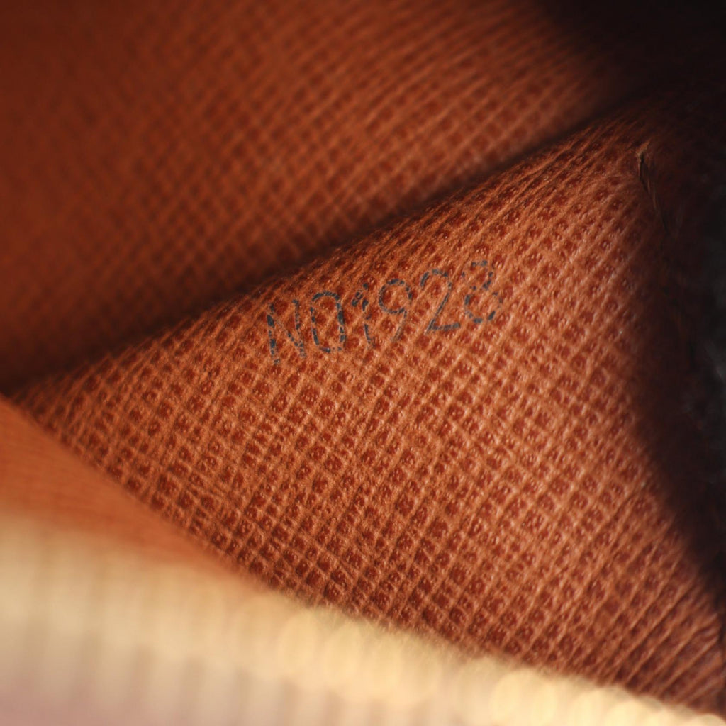 Louis Vuitton Papillon 26 · Monogram