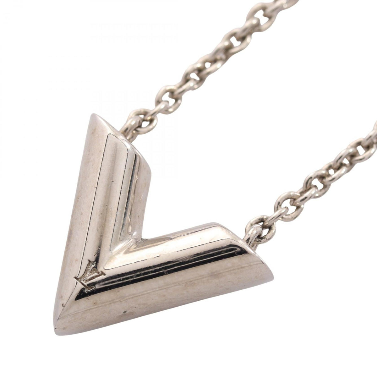 Louis Vuitton Essential V · Necklace