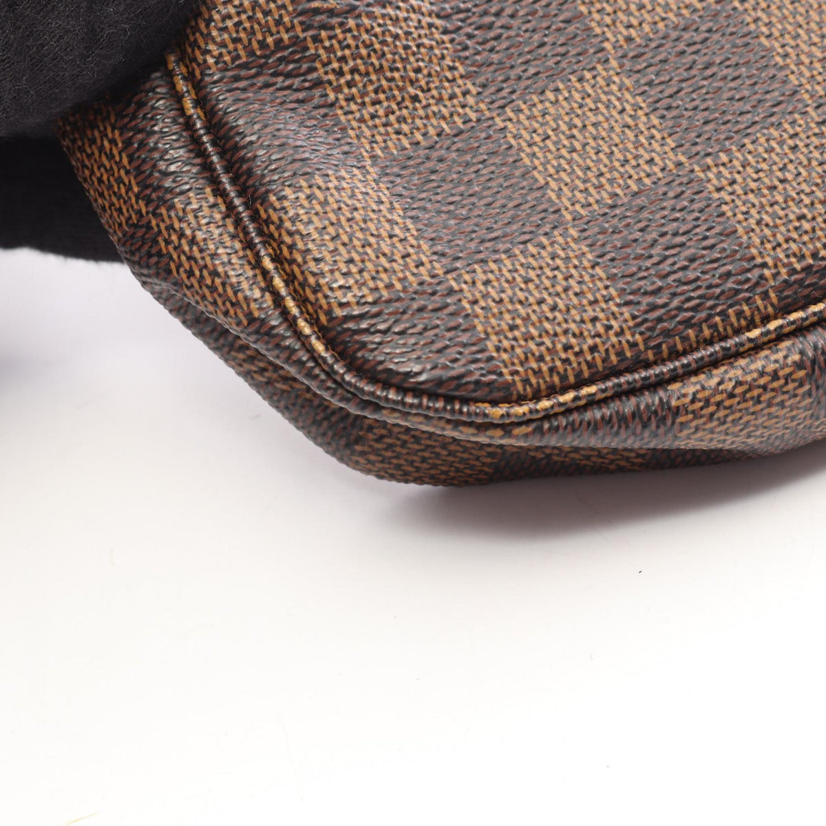 Louis Vuitton Accessory Pouch · Damier Ebene