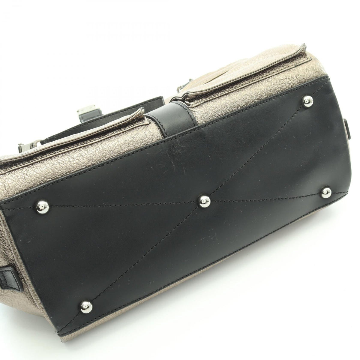Loewe Lola 26 · Leather