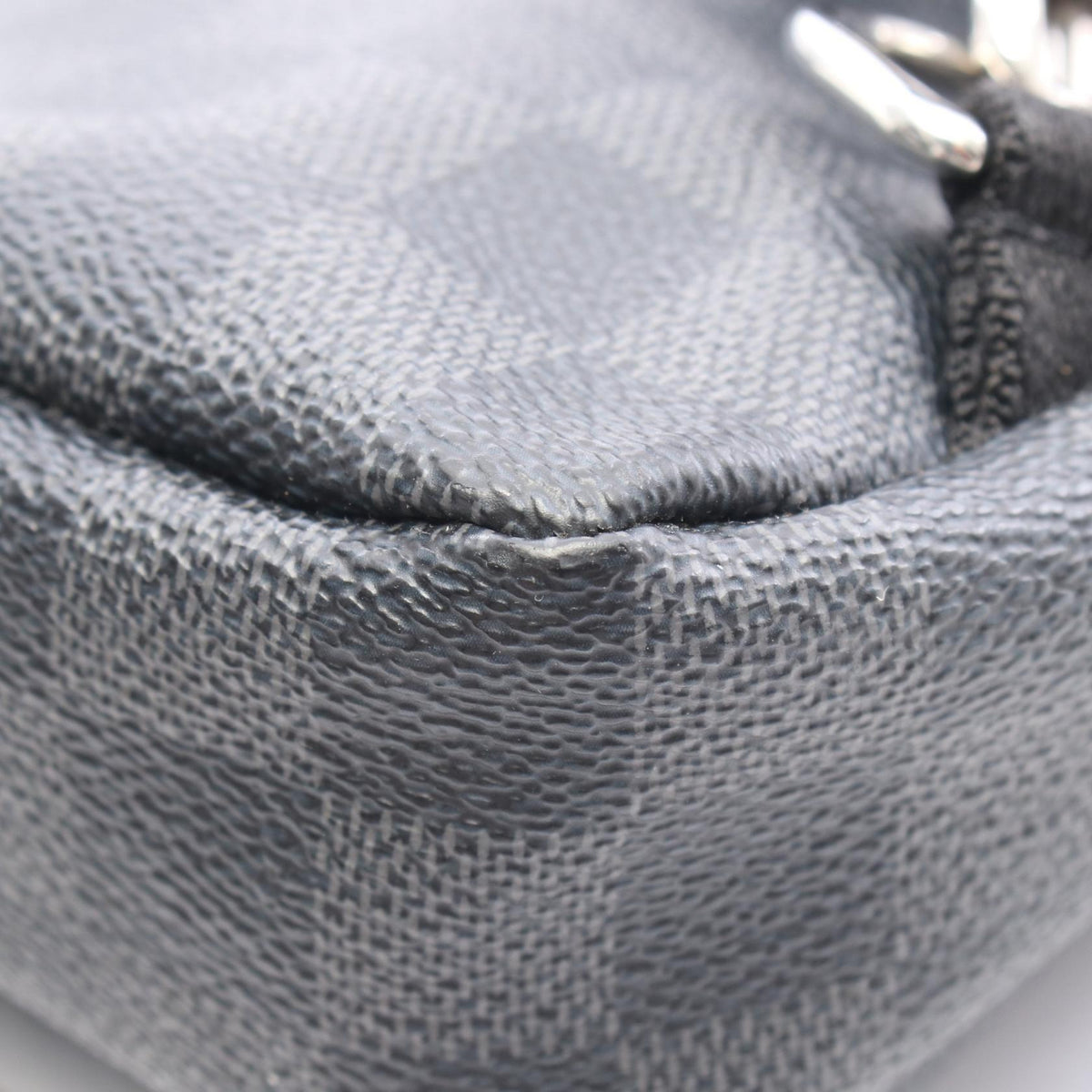 Louis Vuitton Avenue Sling · Damier Graphite