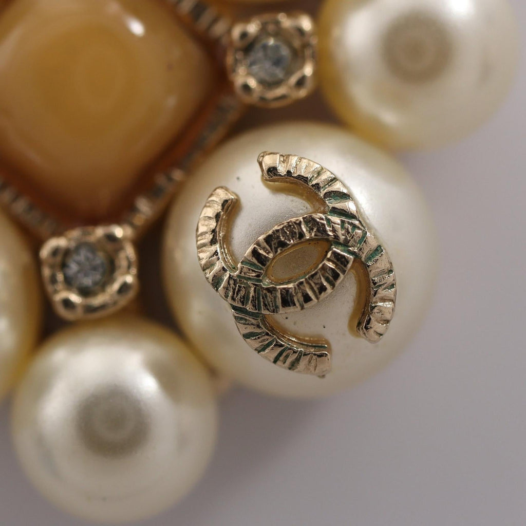 Chanel CC Flower Necklace · Pearl & Crystal