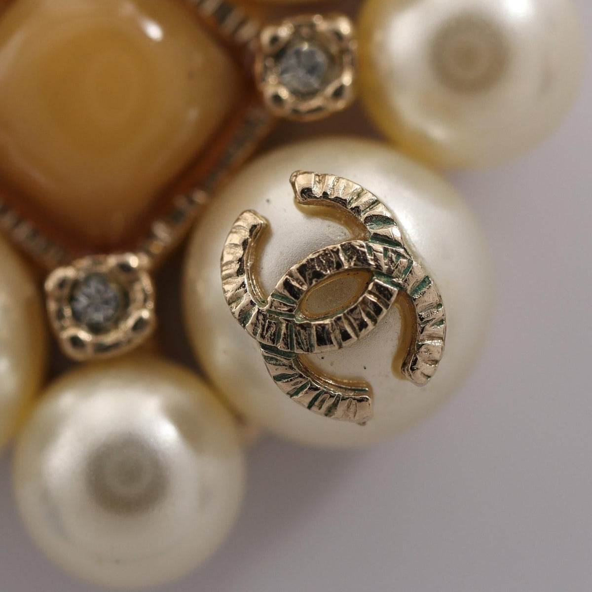 Chanel CC Flower Necklace · Pearl & Crystal