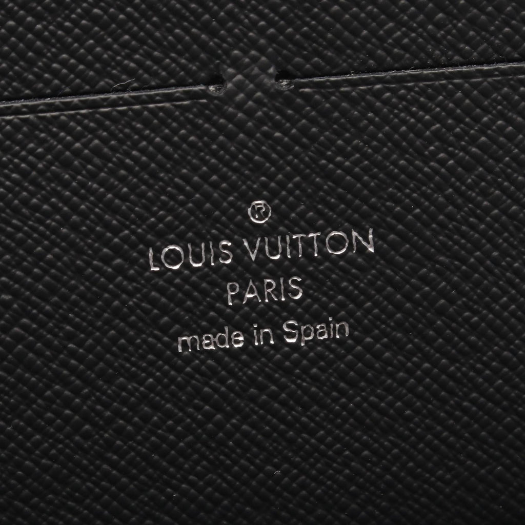 Louis Vuitton Zippy Organizer · Taiga Leather