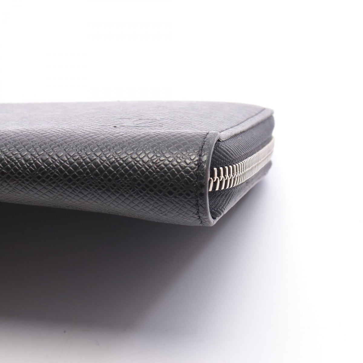 Louis Vuitton Zippy Organizer · Taiga Leather