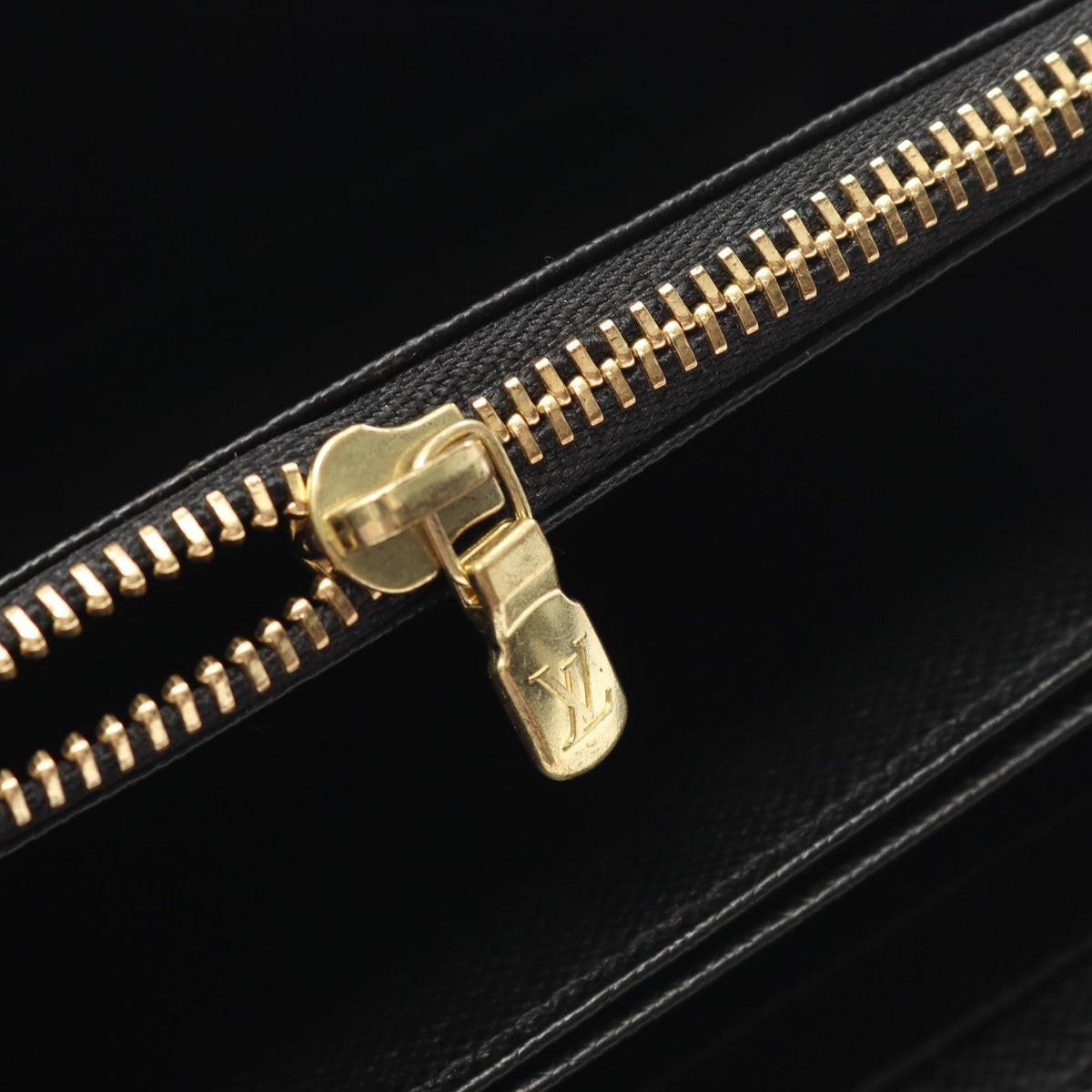 Louis Vuitton Zippy · Monogram Giant Reverse
