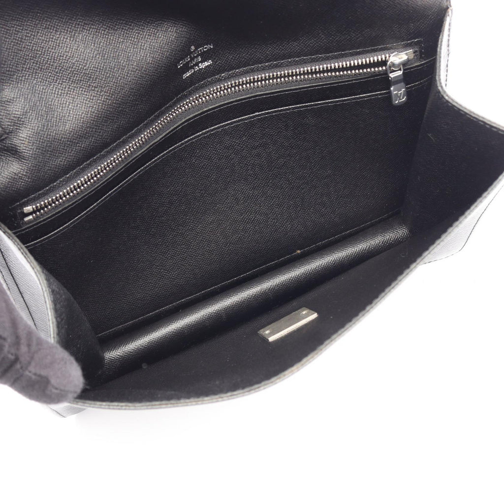 Louis Vuitton Selenga · Taiga Leather