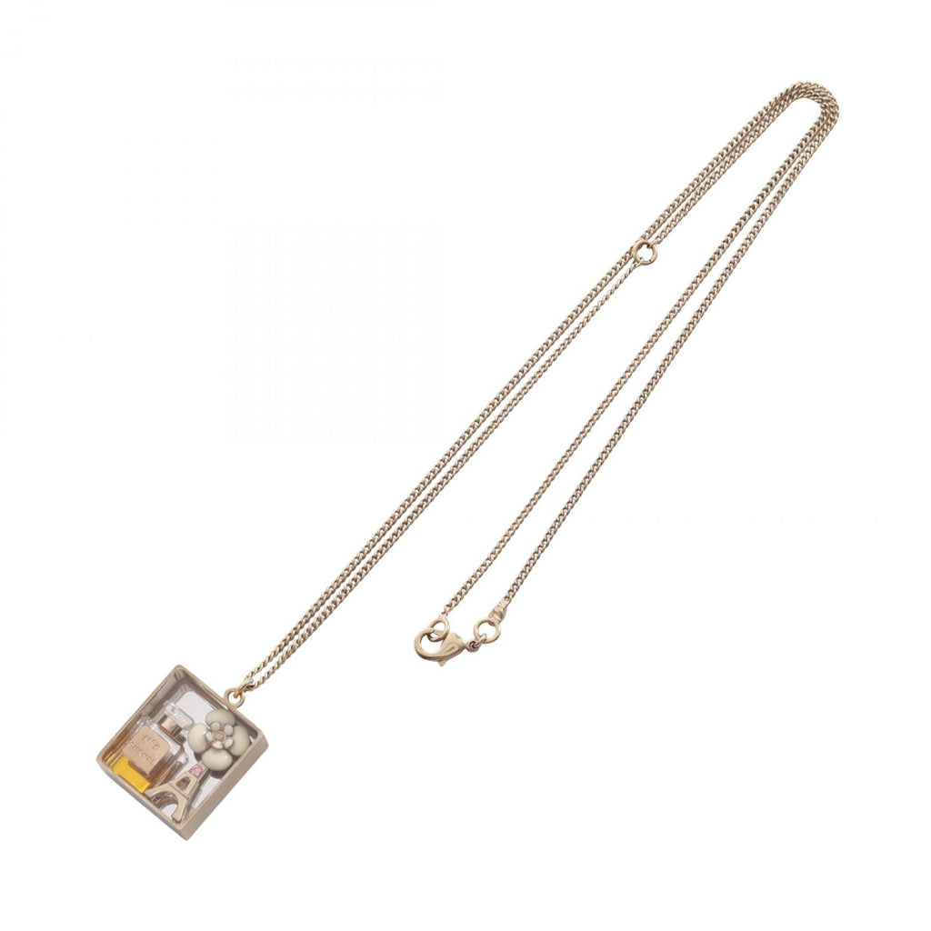 Chanel No5 Camellia · Pendant Necklace