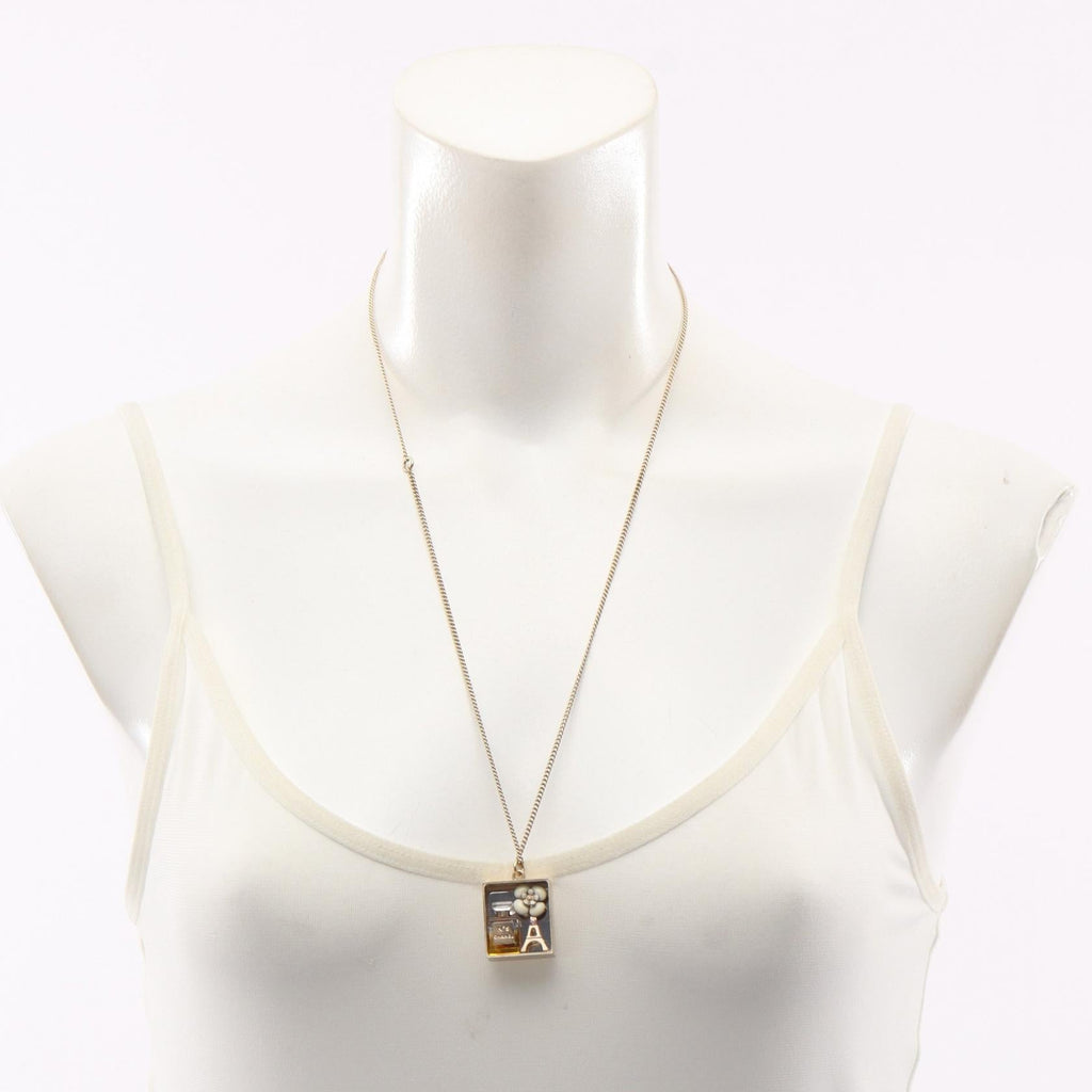 Chanel No5 Camellia · Pendant Necklace