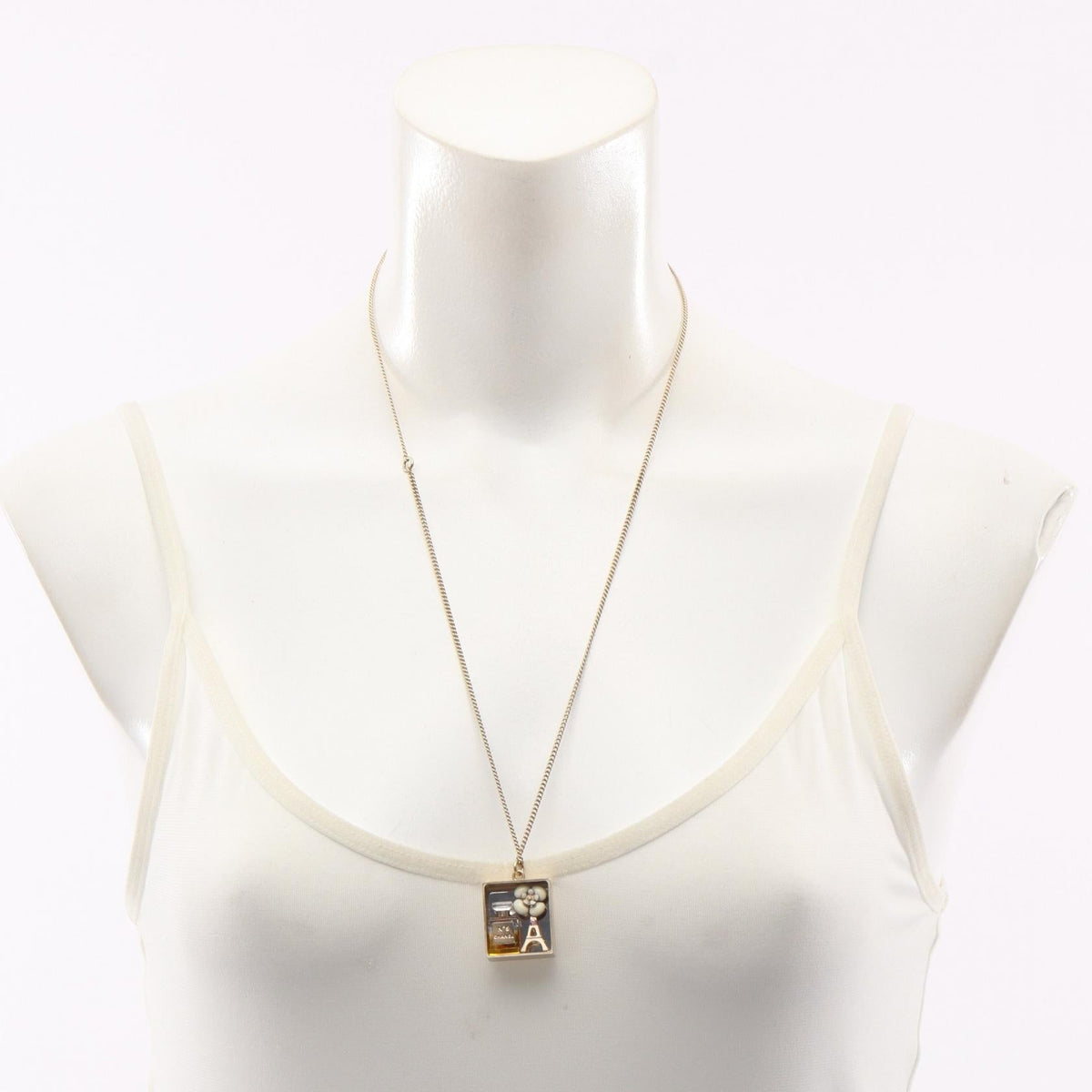 Chanel No5 Camellia · Pendant Necklace