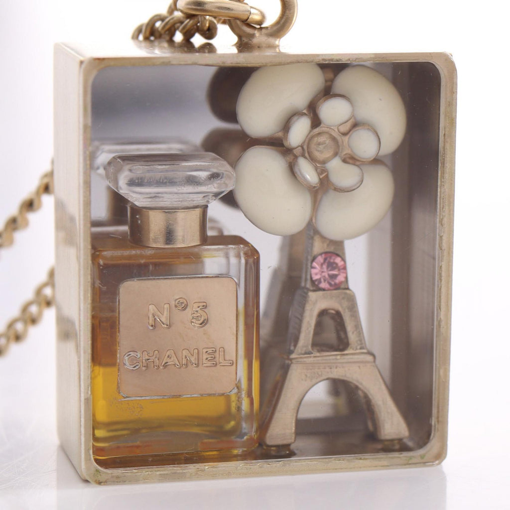 Chanel No5 Camellia · Pendant Necklace