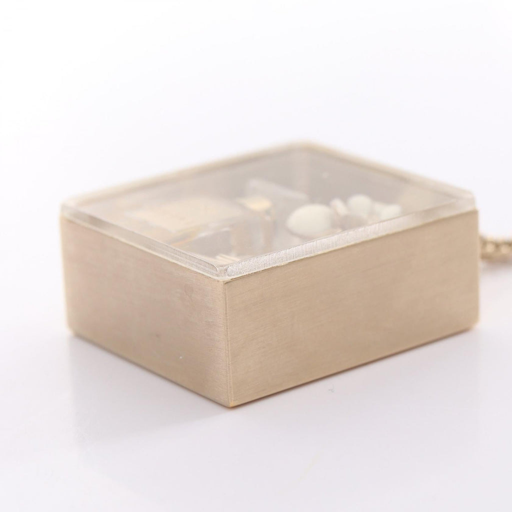 Chanel No5 Camellia · Pendant Necklace