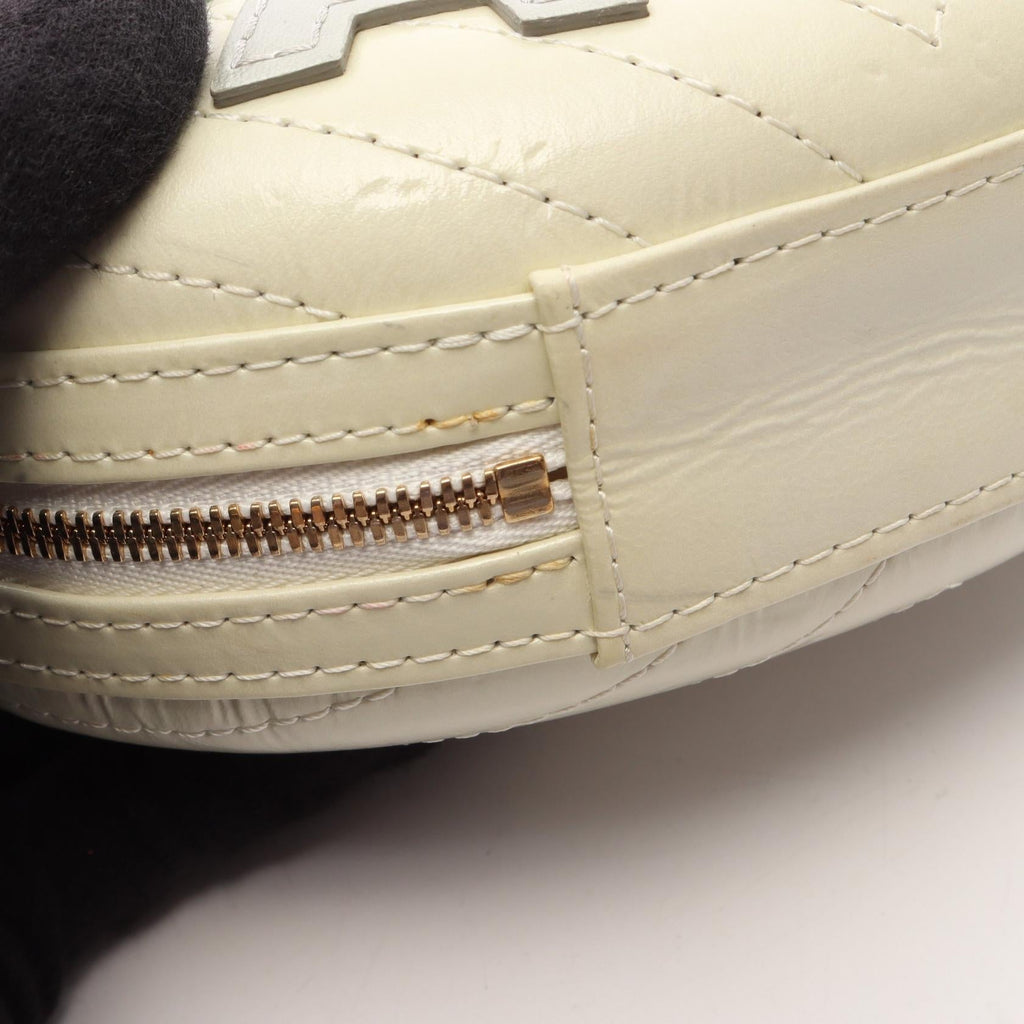 Chanel La Pausa · Chevron V-Stitch
