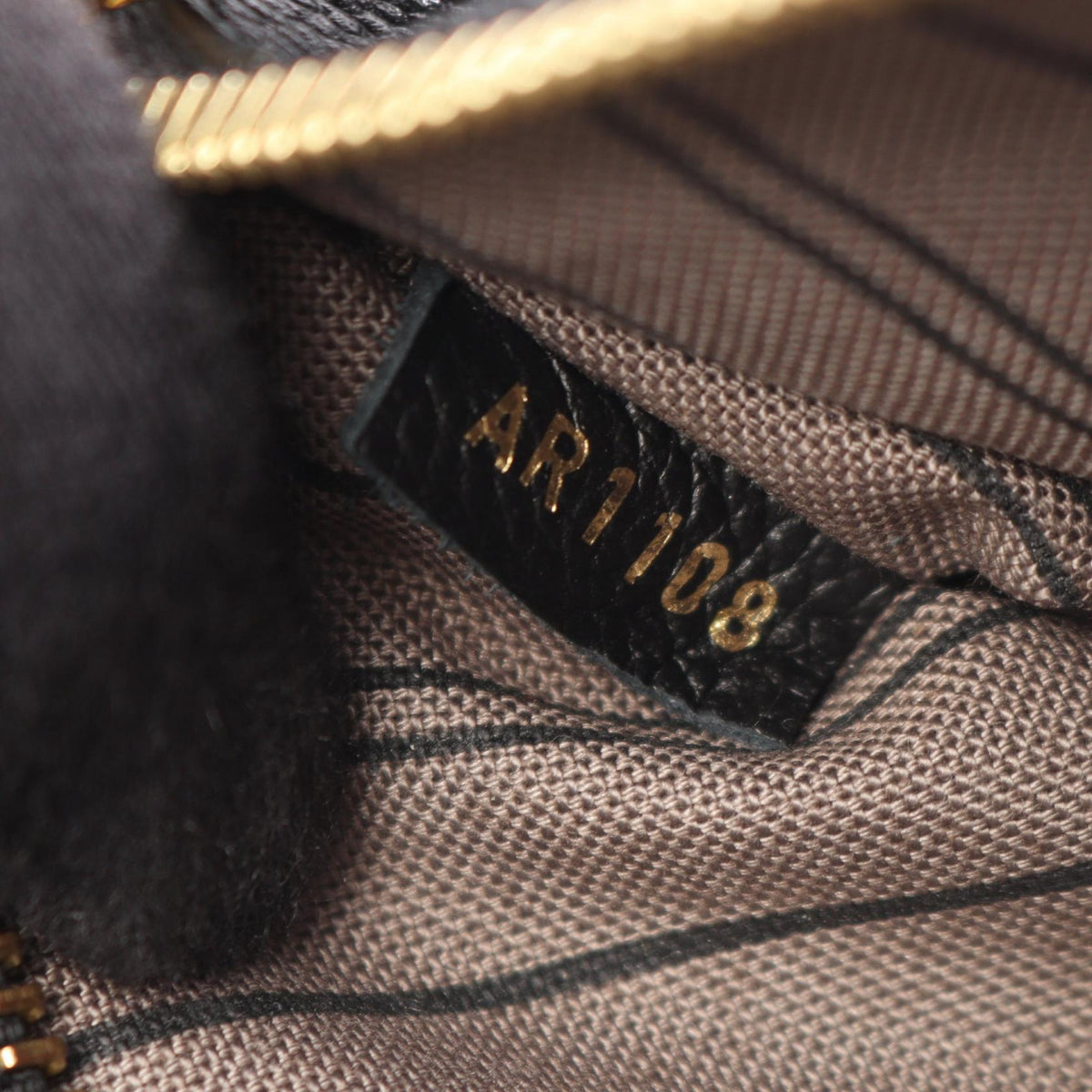 Louis Vuitton Pochette Métis · Monogram Empreinte