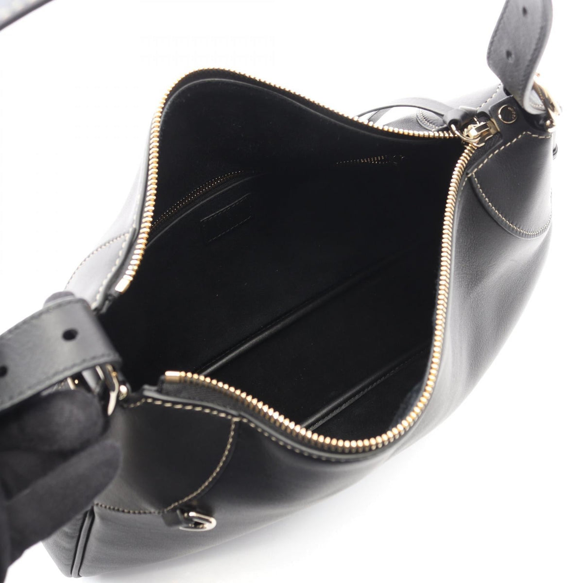 Gucci GG Emblem Medium · Leather