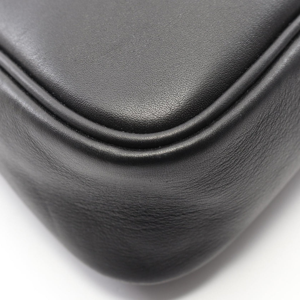 Gucci GG Emblem Medium · Leather