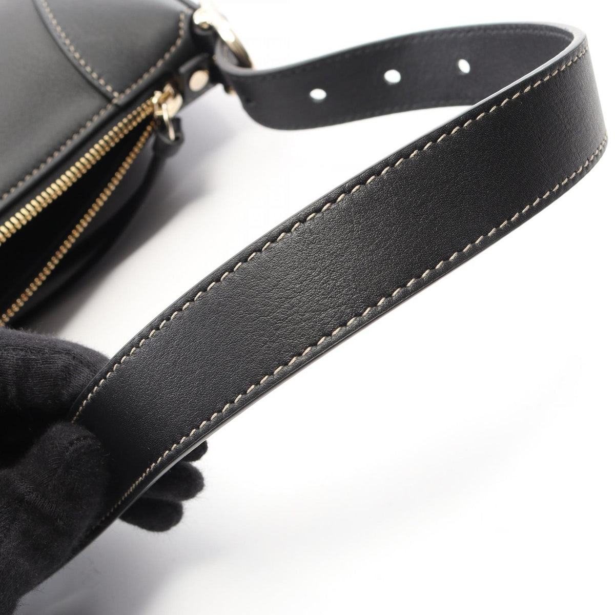 Gucci GG Emblem Medium · Leather