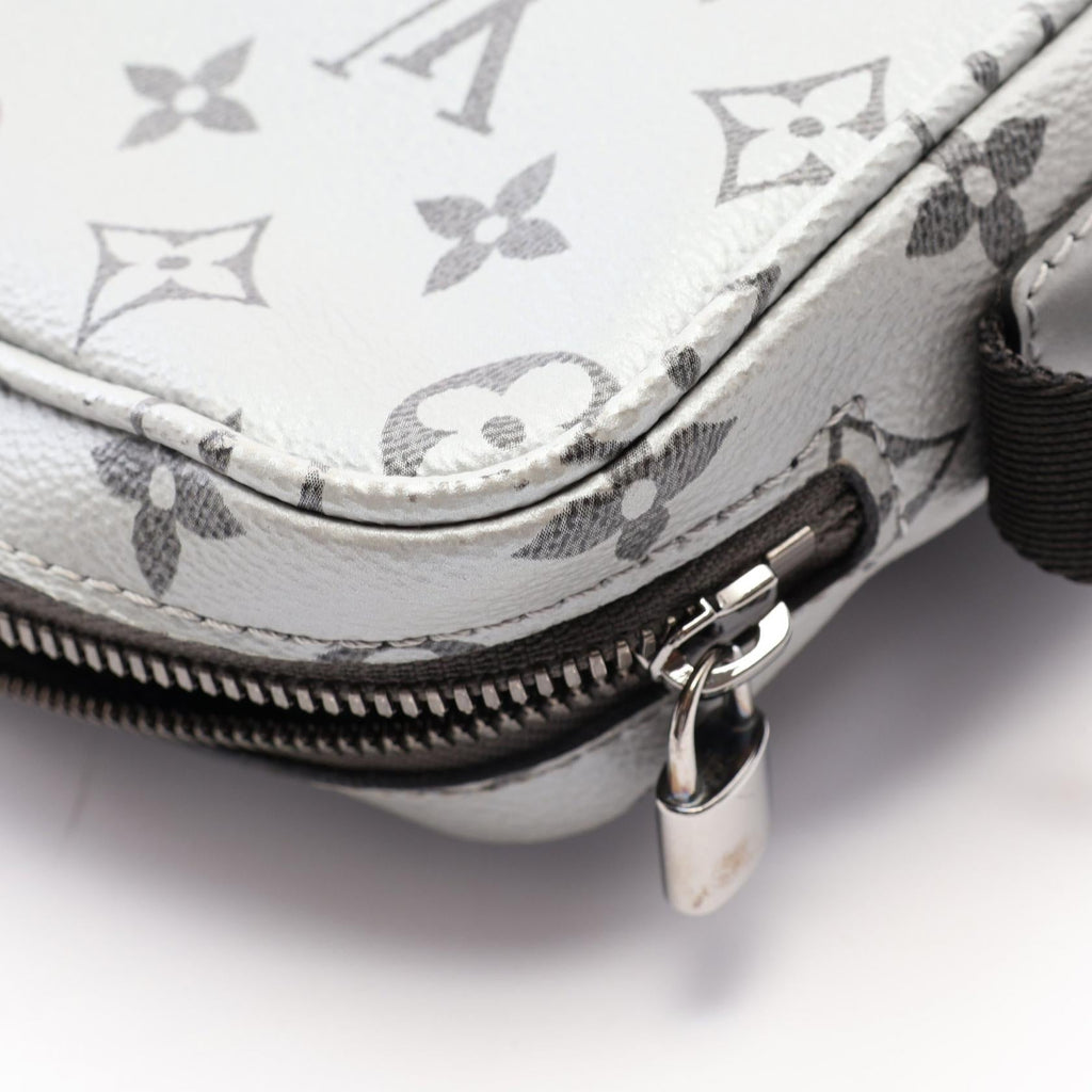 Louis Vuitton Reflect · Monogram Messenger