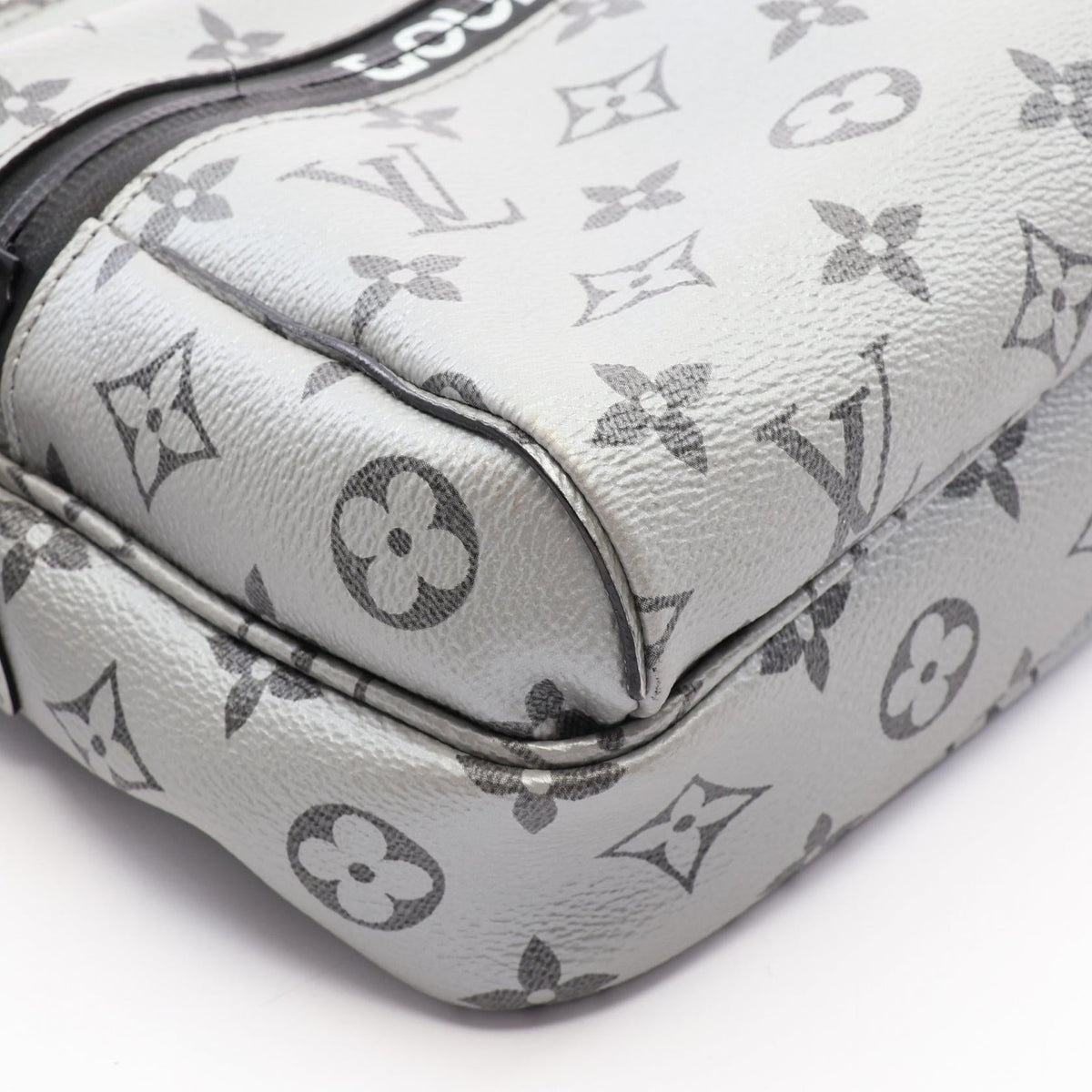 Louis Vuitton Reflect · Monogram Messenger