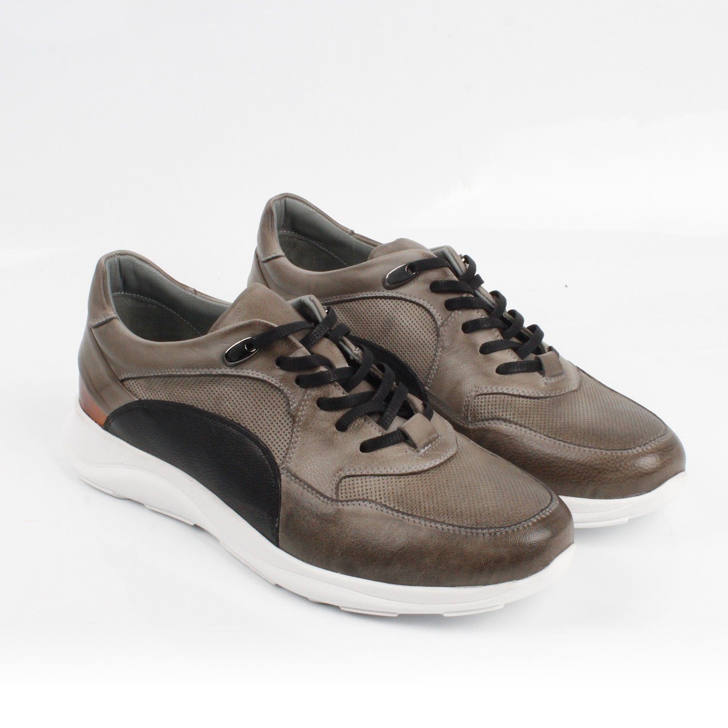 Jonathon Sneakers // Gray