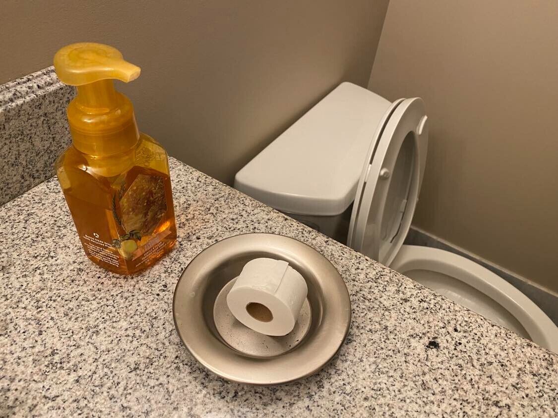 🚽 Mini Toilet Paper Roll – Evil Bathroom Prank Gag (2" Inches)