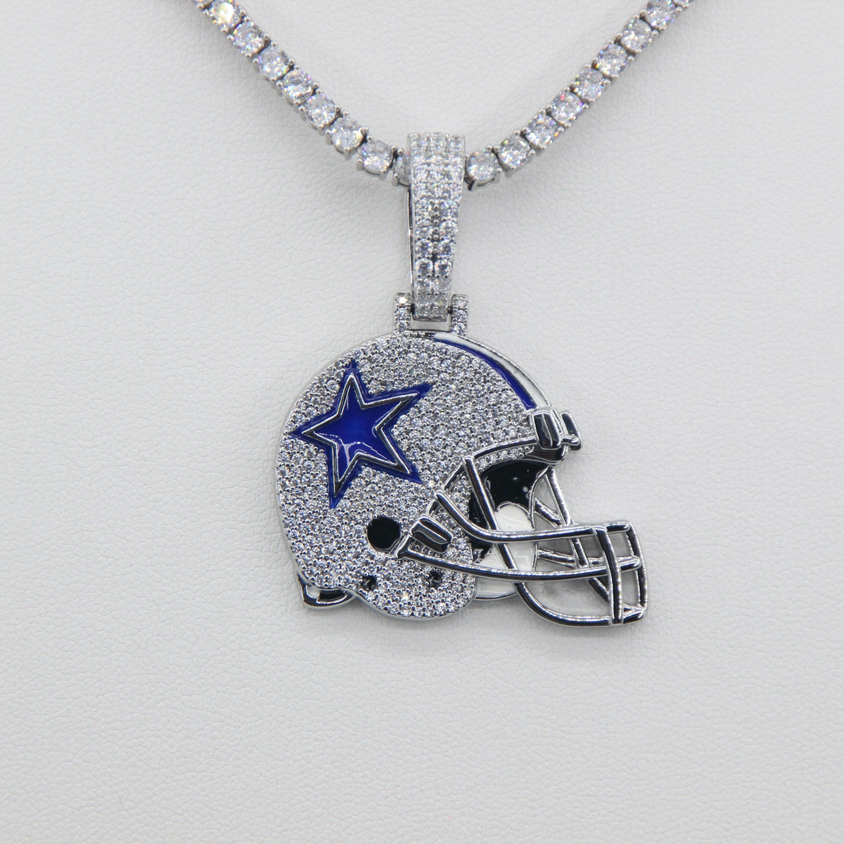 Dallas Cowboys Helmet Pendant Necklace – Sparkling Zircon Gift for Football Fans