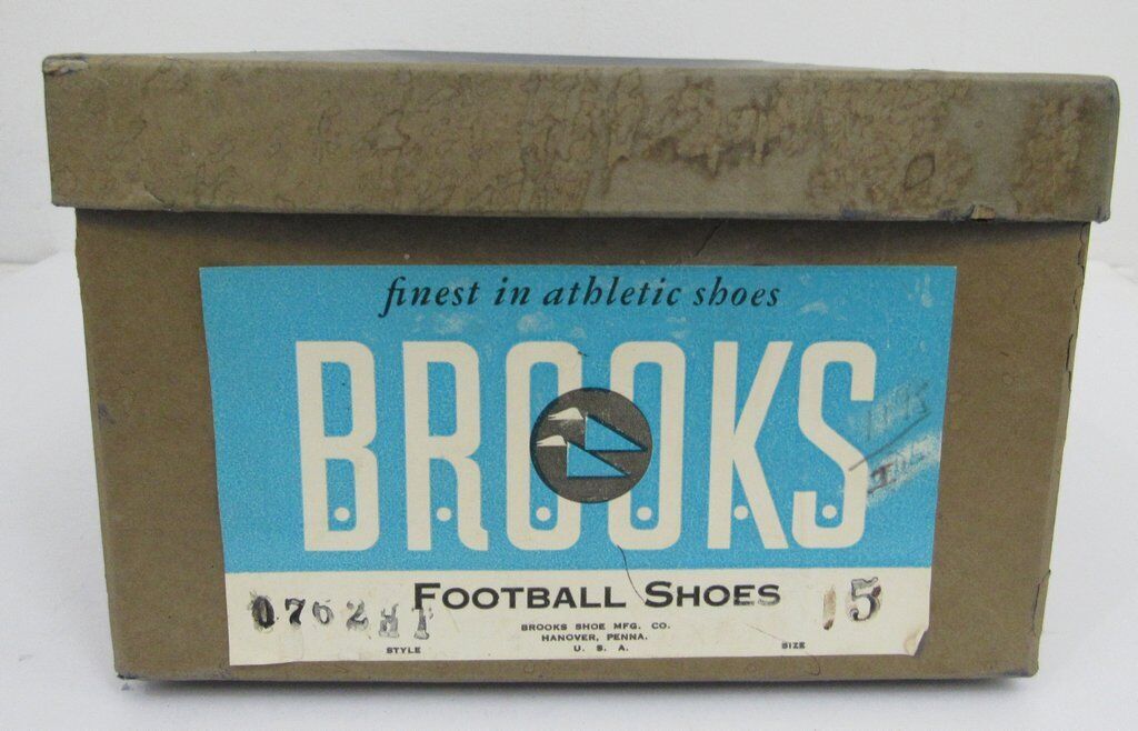 Pair of Vintage Brooks Black Football Cleats Size 5  NIB 182905