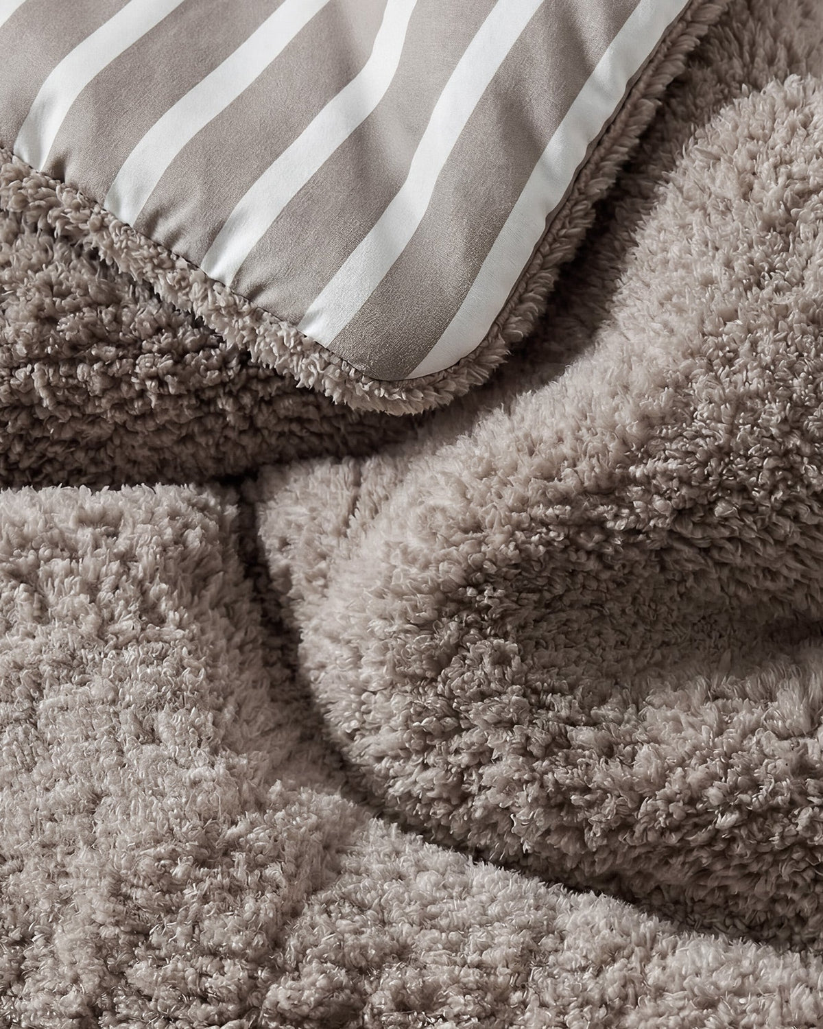 Sabbia Snug Striped Comforter