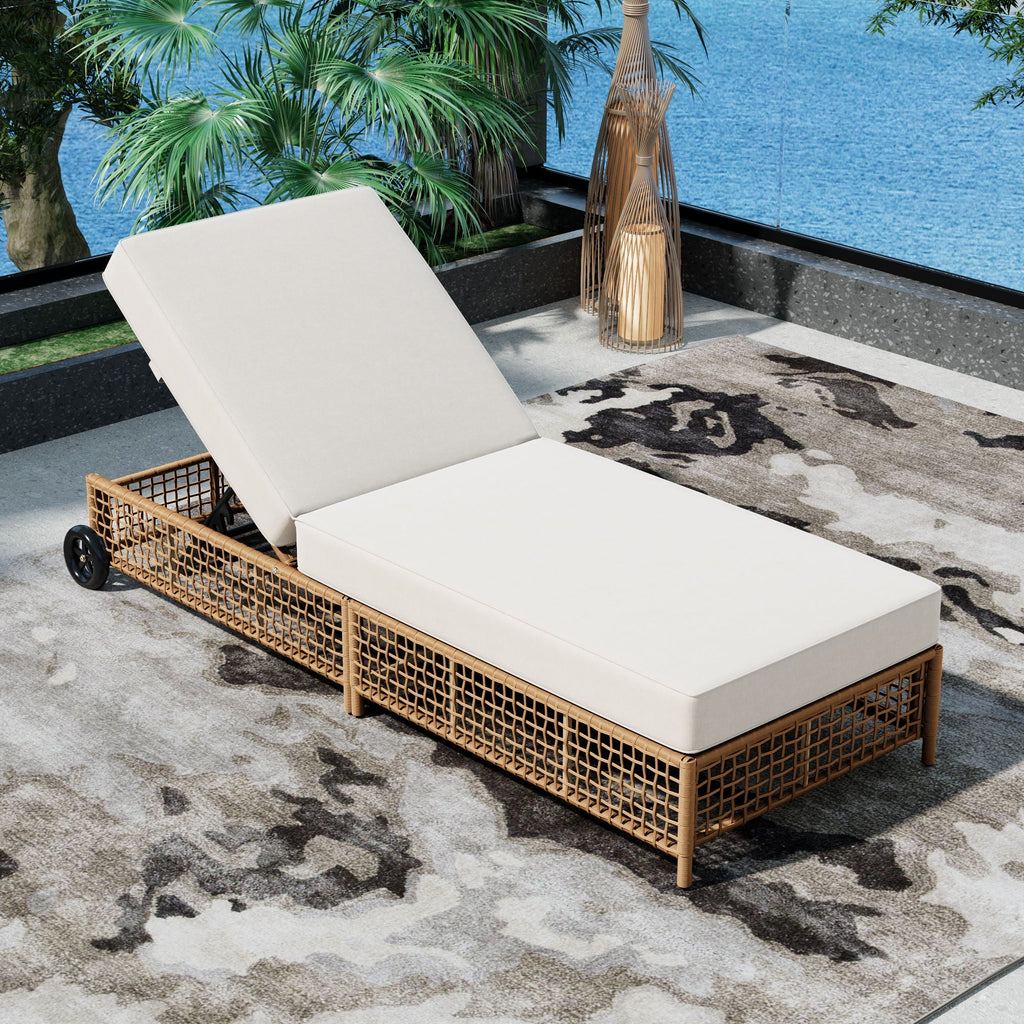 Outdoor Lounge Chair