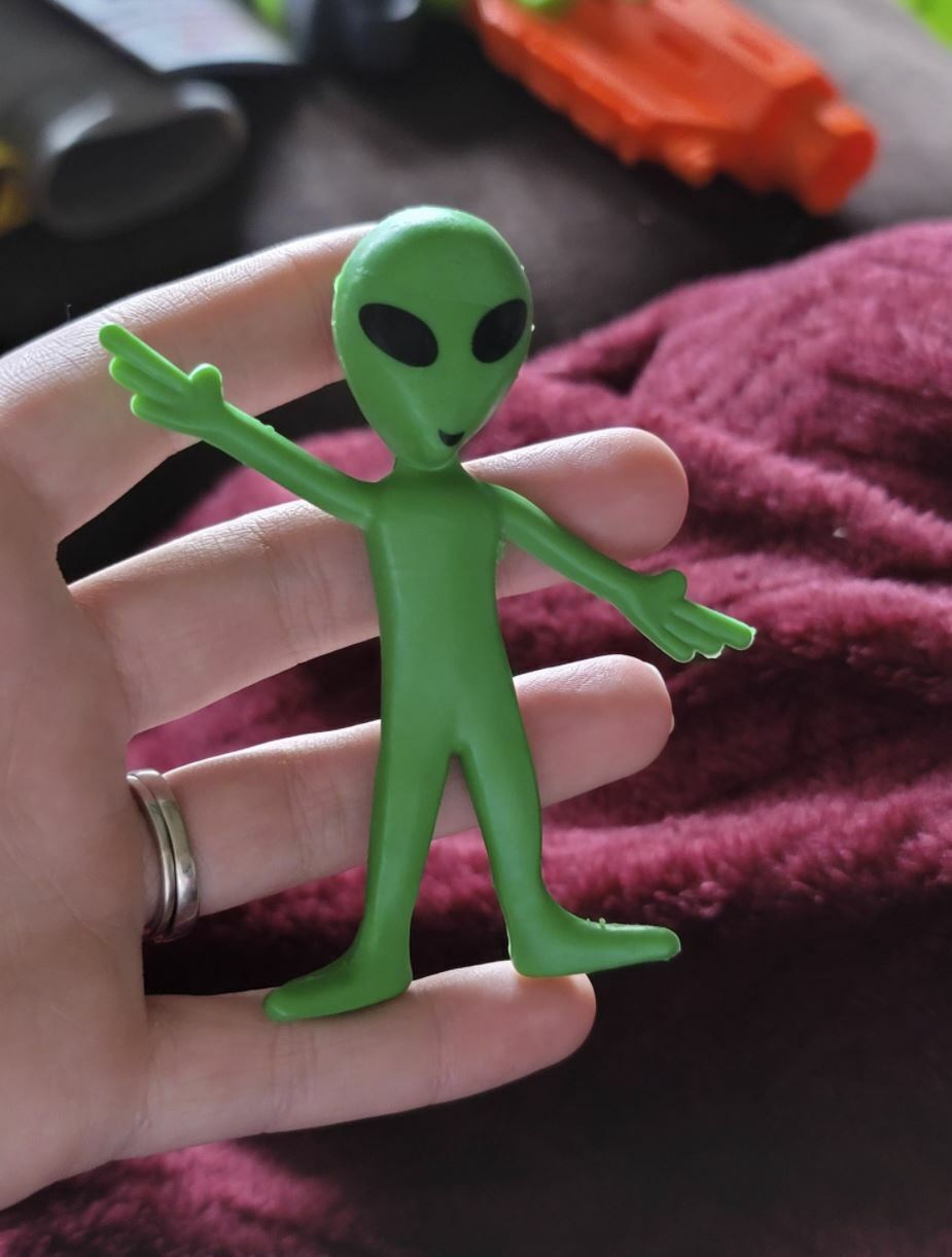 👽 Set of 12 Green Bendable Alien Figures – Out-of-This-World Fun!