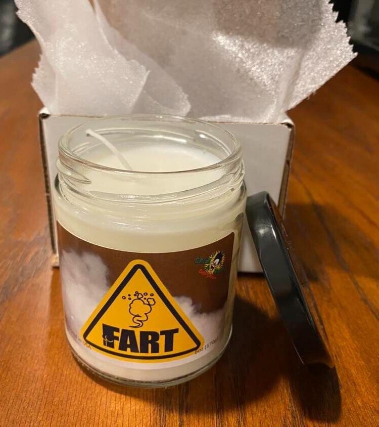 💨 "FART" Scented Candle – USA-Made Gag Gift Horror in a Jar