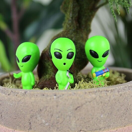 3pk Alien Statues Mini Plant Pot "Glow in Dark" Planter Decoration Markers