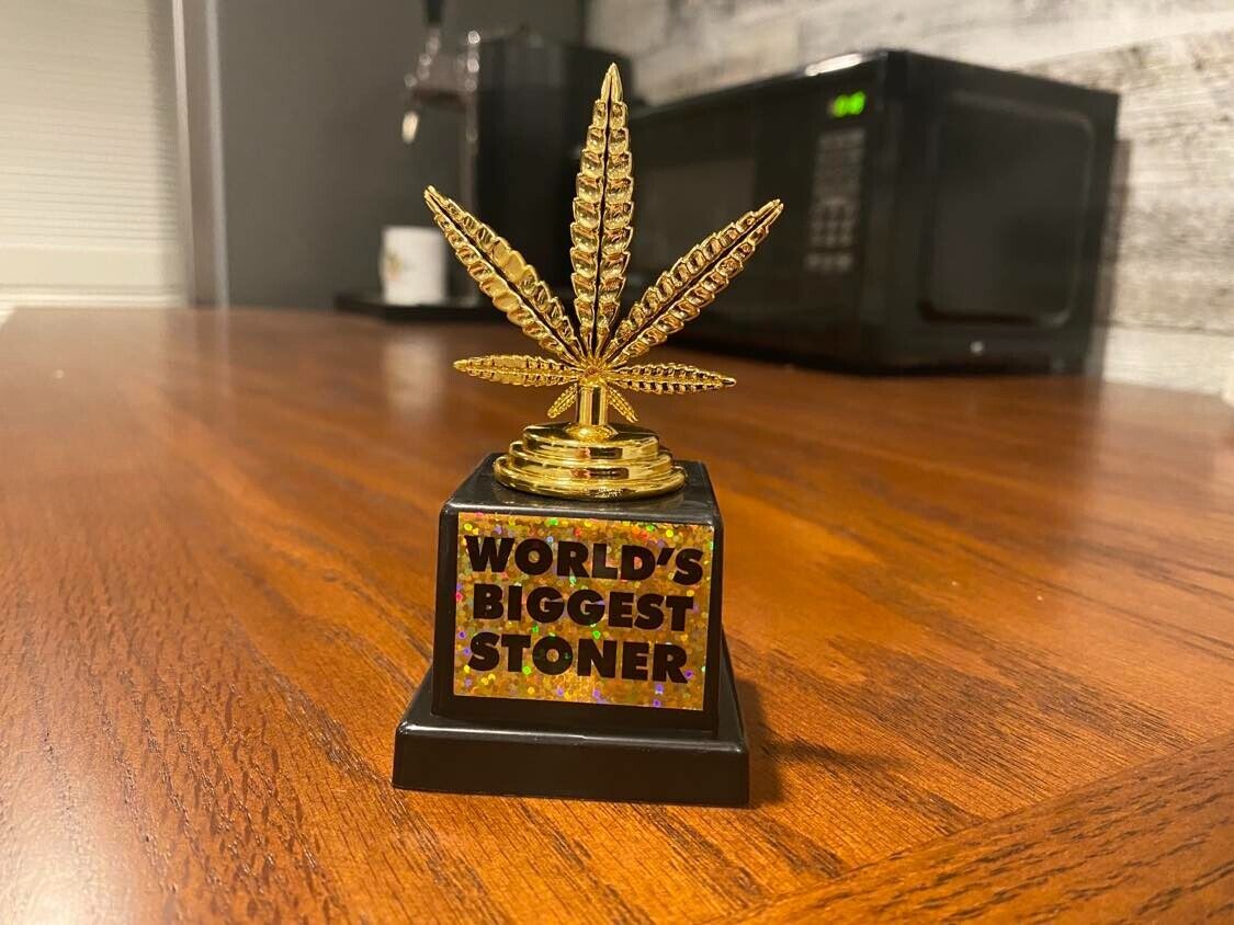 World's Biggest Stoner Trophy – Hilarious Gag Gift for Cannabis Lovers! 🌿🏆